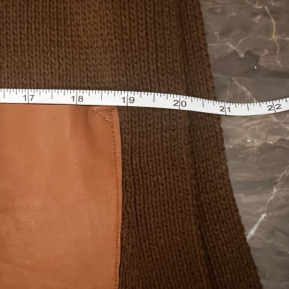 Zara Men’s brown knit vest with faux leather pocket. l/xl NWT
Coastal Grandpa - Picture 12 of 16